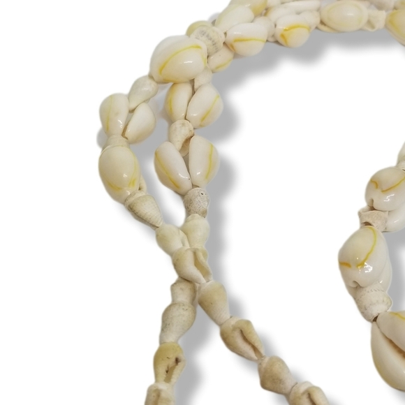 VINTAGE BOHO STYLE COWRIE SHELL NECKLACE WITH COWRIE SHELL BALL PENDANT - Picture 6 of 7